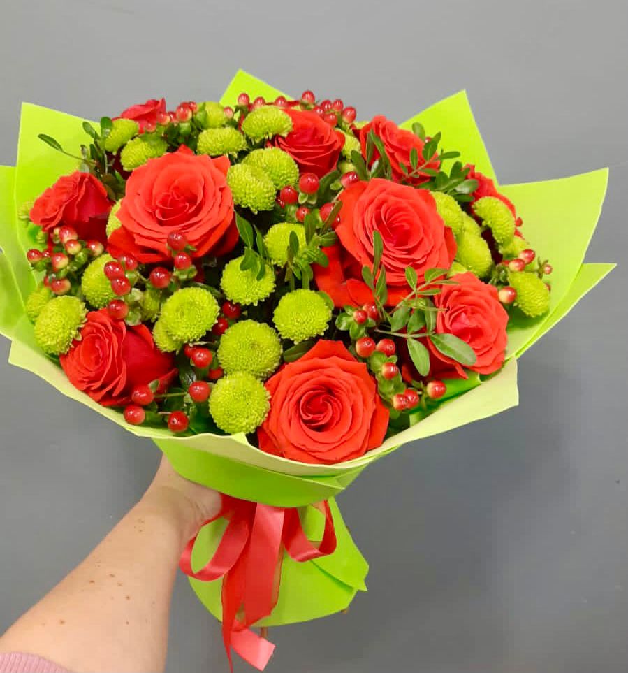 Букет цветов из: Хризантемы и Розы в Рощино