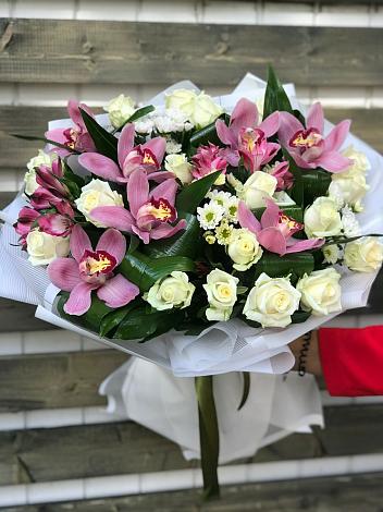 Букет цветов из: Розы и Хризантемы в Рощино