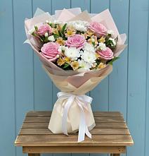 Букет цветов из:  Гвоздики, Орхидеи и Розы #REPLACE_PRED# Рощино