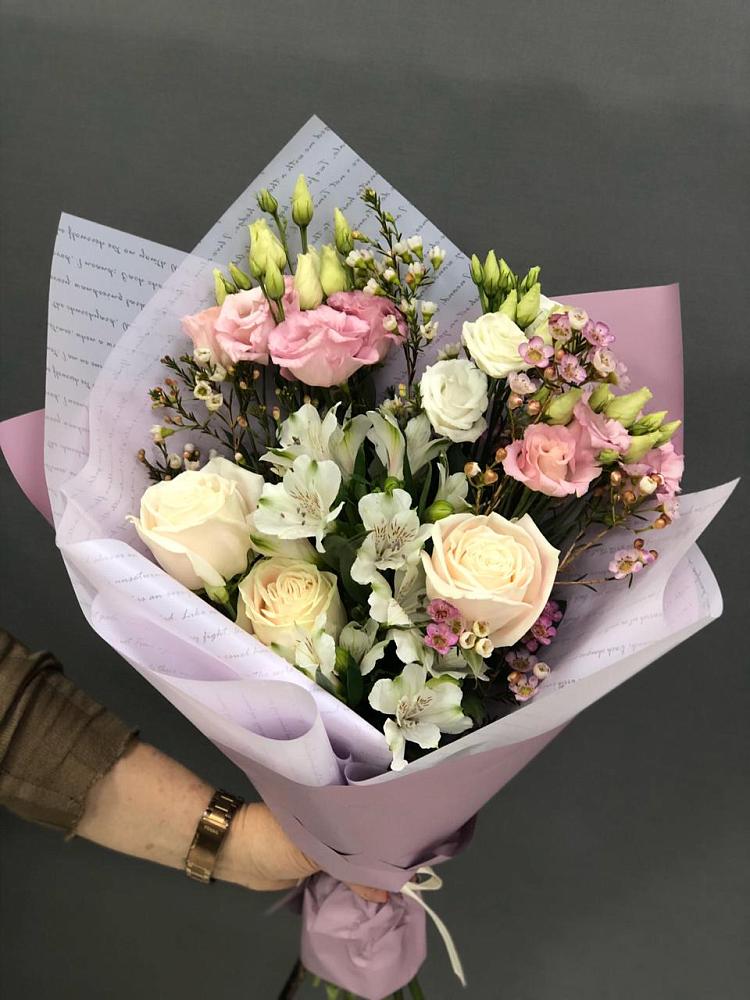 Букет цветов из: Альстромерии, Розы и Лизиантусы в Рощино