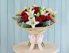 Букет цветов из:  Лилии и Розы в Рощино