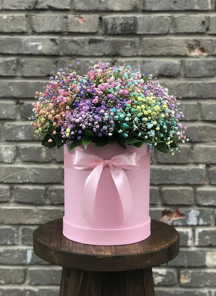 Цветочная композиция из Гипсофила и Розы в шляпной коробке в Рощино
