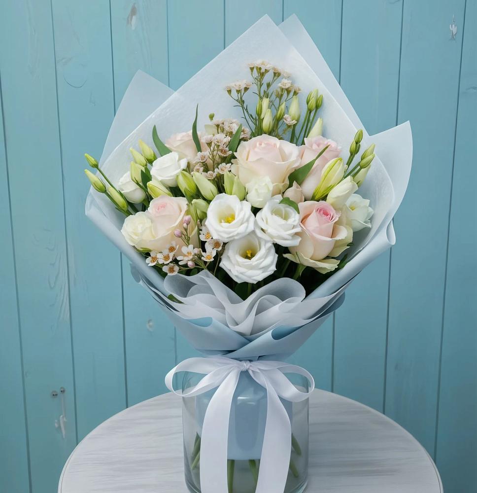 Букет цветов из: Розы и Лизиантусы в Рощино