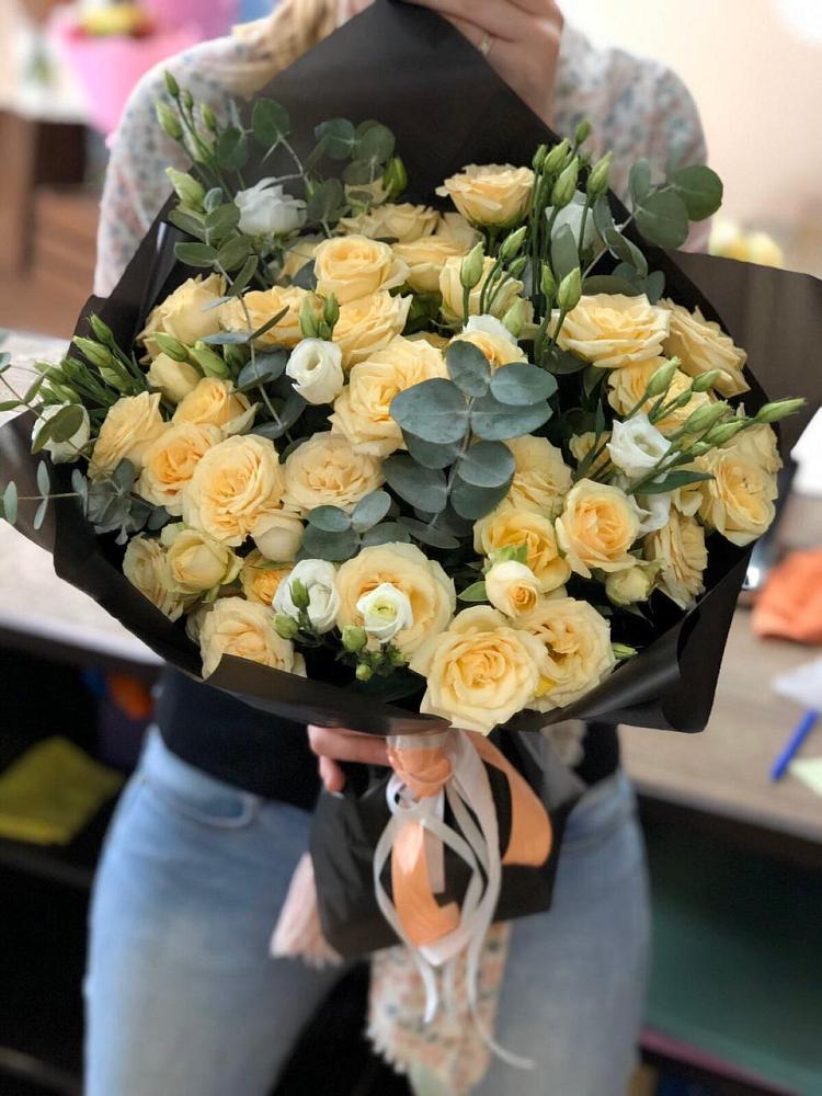 Букет цветов из: Розы и Лизиантусы в Рощино