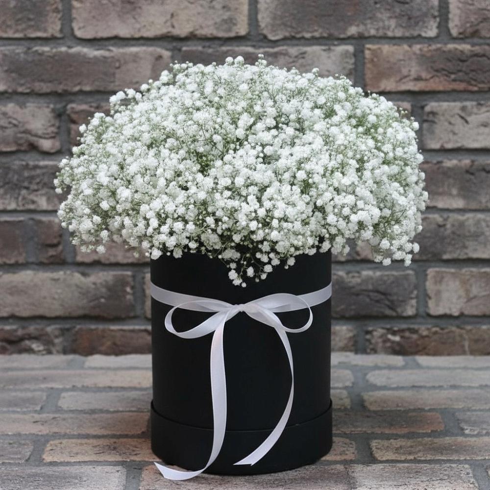 Цветочная композиция из Гипсофила в шляпной коробке в Рощино