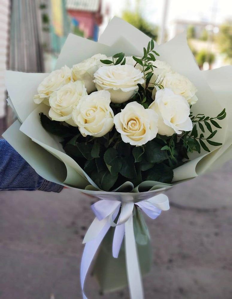 Букет Белые розы Проуд в Рощино