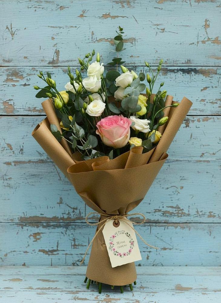 Букет цветов из: Розы и Лизиантусы в Рощино