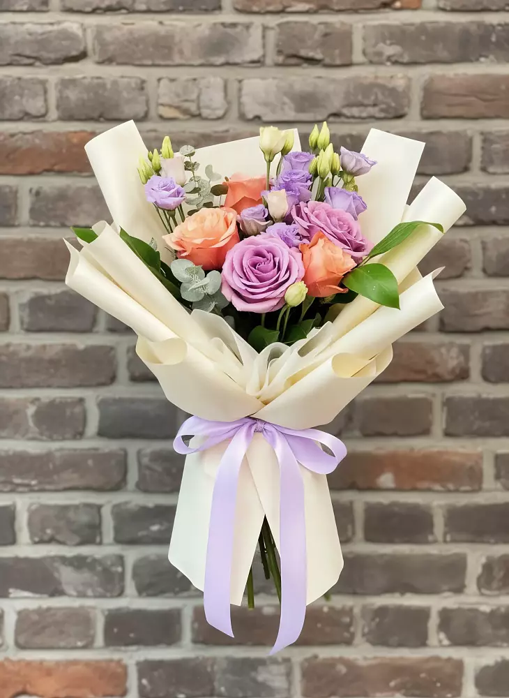 Букет цветов из: Лизиантусы и Розы в Рощино