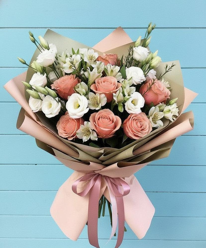 Букет цветов из: Розы, Альстромерии и Лизиантусы в Рощино