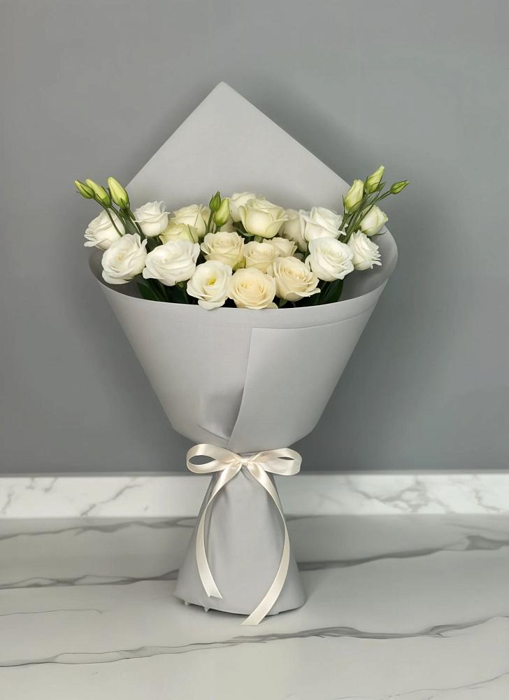 Букет цветов из: Розы и Лизиантусы в Рощино