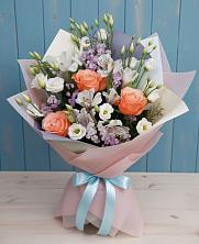 Букет цветов из:  Лизиантусы, Розы, Альстромерии и Гипсофила в Рощино