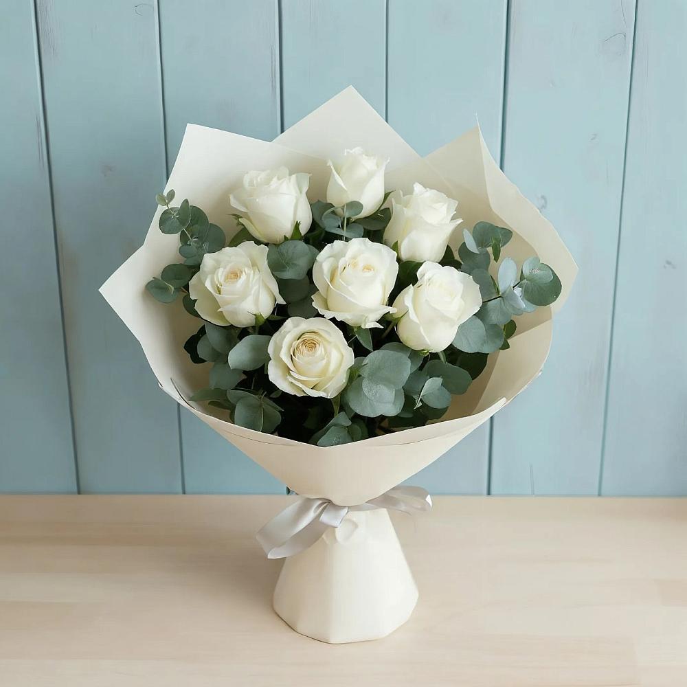 Букет Белые розы в Эвкалипте в Рощино