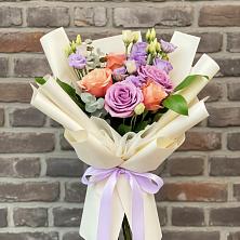 Букет цветов из:  Лизиантусы и Розы в Рощино