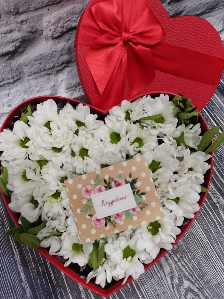 Цветочная композиция из Хризантемы в виде сердца в Рощино