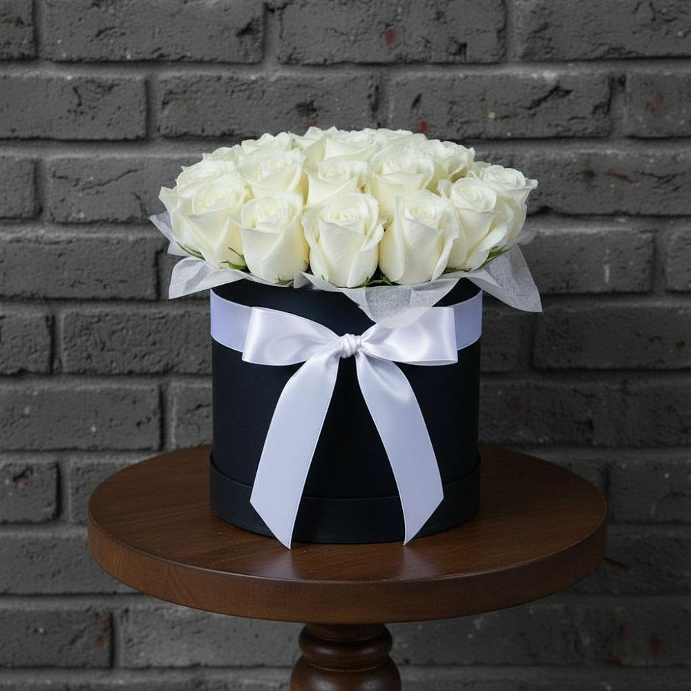 Цветочная композиция из Розы в шляпной коробке в Рощино