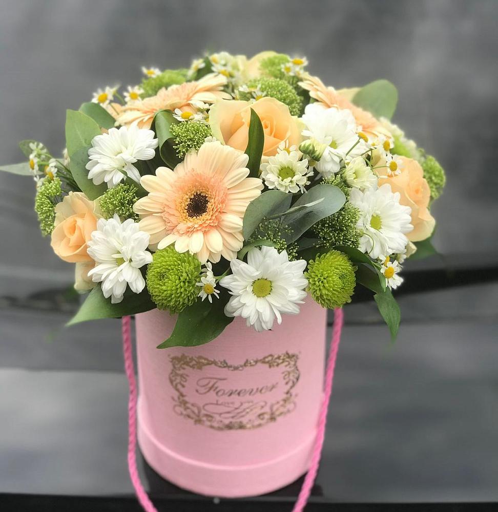 Цветочная композиция из Розы, Герберы и Хризантемы в шляпной коробке в Рощино