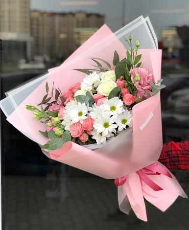 Букет цветов из: Розы, Лизиантусы и Хризантемы в Рощино