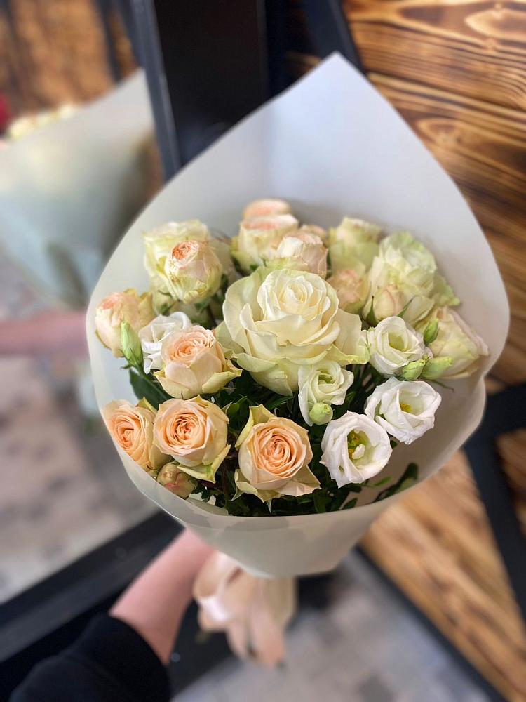 Букет цветов из: Розы и Лизиантусы в Рощино