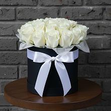 Цветочная композиция из Розы в шляпной коробке в Рощино